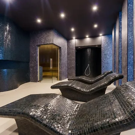 Robi - Polanki Aqua アパート